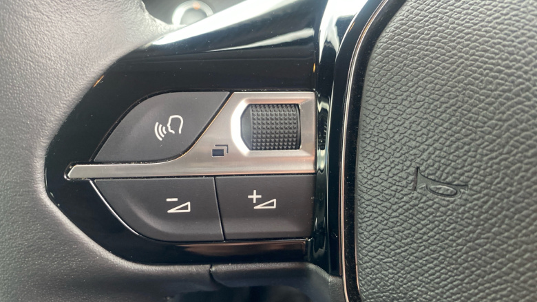 Peugeot 208 1.2 PureTech 100 Allure 5dr Petrol Hatchback
